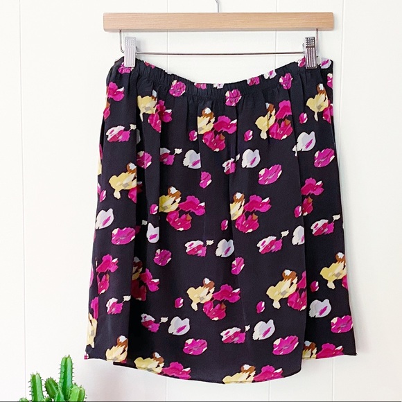 ❌SOLD❌ DO NOT BUY🚫Anthropologie Dolan 100% Silk Floral Cowl Mini Skirt - Picture 3 of 9